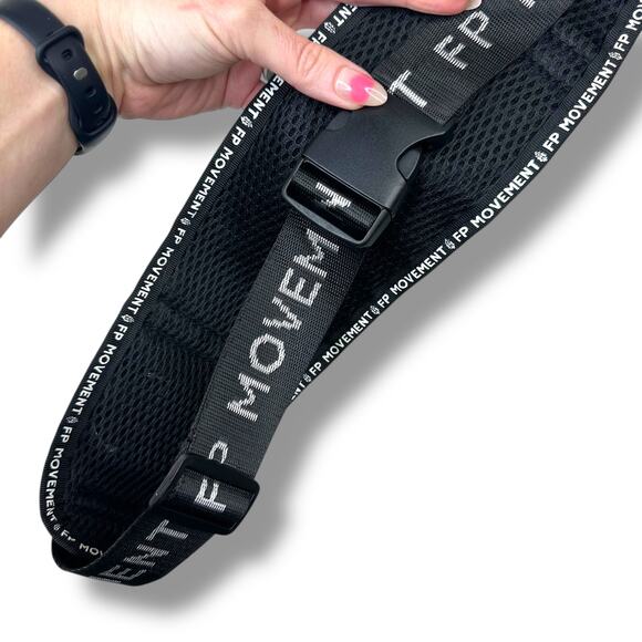 Free People Movement NWT Sage Stone 3 Pocket Adjustable Strap Runner Belt Bag - Picture 9 of 9